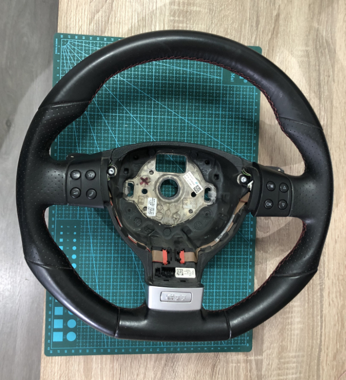 Steering wheel front.jpg